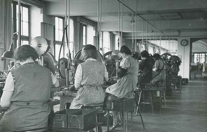 1945 Betriebsstilllegung und Neustart der Produktion