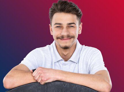 Apprentice warehouse logistics specialist | © iwis